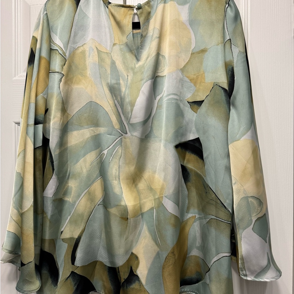NWT Anne Klein Angel-Sleeved Pale Green and Yellow Blouse - Picture 2 of 8